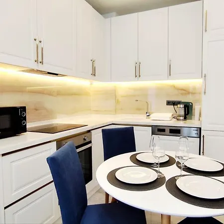 40, Cleopatra Epic B15 Apartment