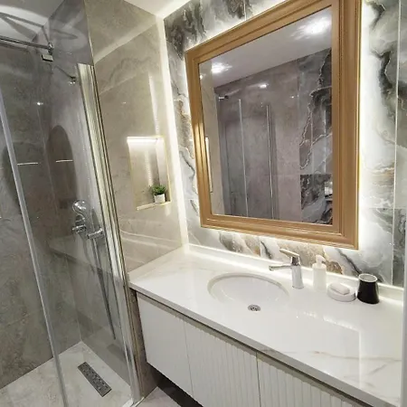 40, Cleopatra Epic B15 Apartment
