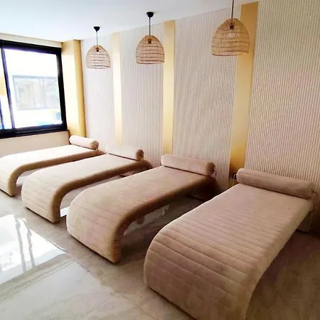Apartment 40, Cleopatra Epic B15 *
